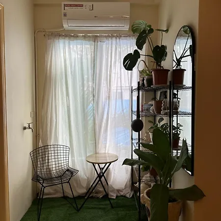Centrally Located Affordable Apartment With Kitchen